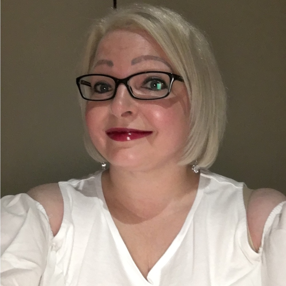 Hello I’m Erica, A Poshmark Ambassador!